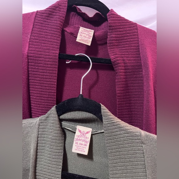 Bundle of 2 Elegant Women's Cardigan Sweaters - Burgundy and Olive. XL. - Picture 5 of 10